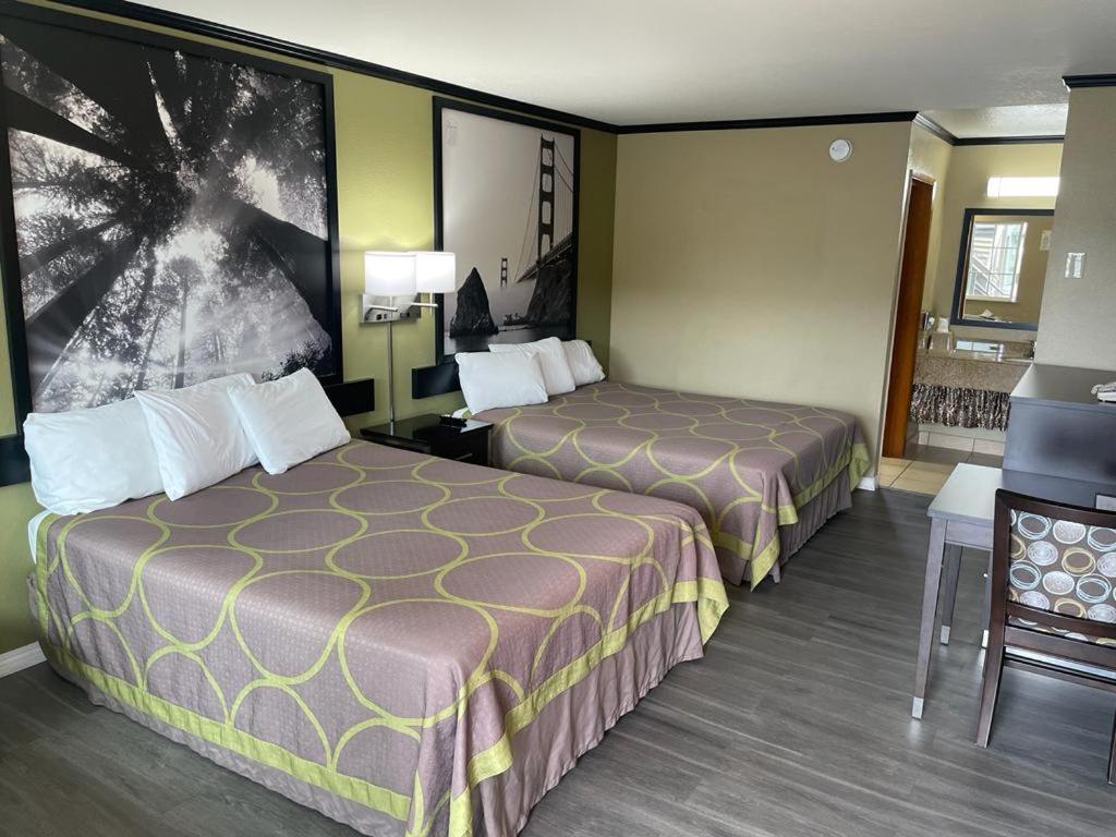 Super 8 By Wyndham Crescent City Extérieur photo