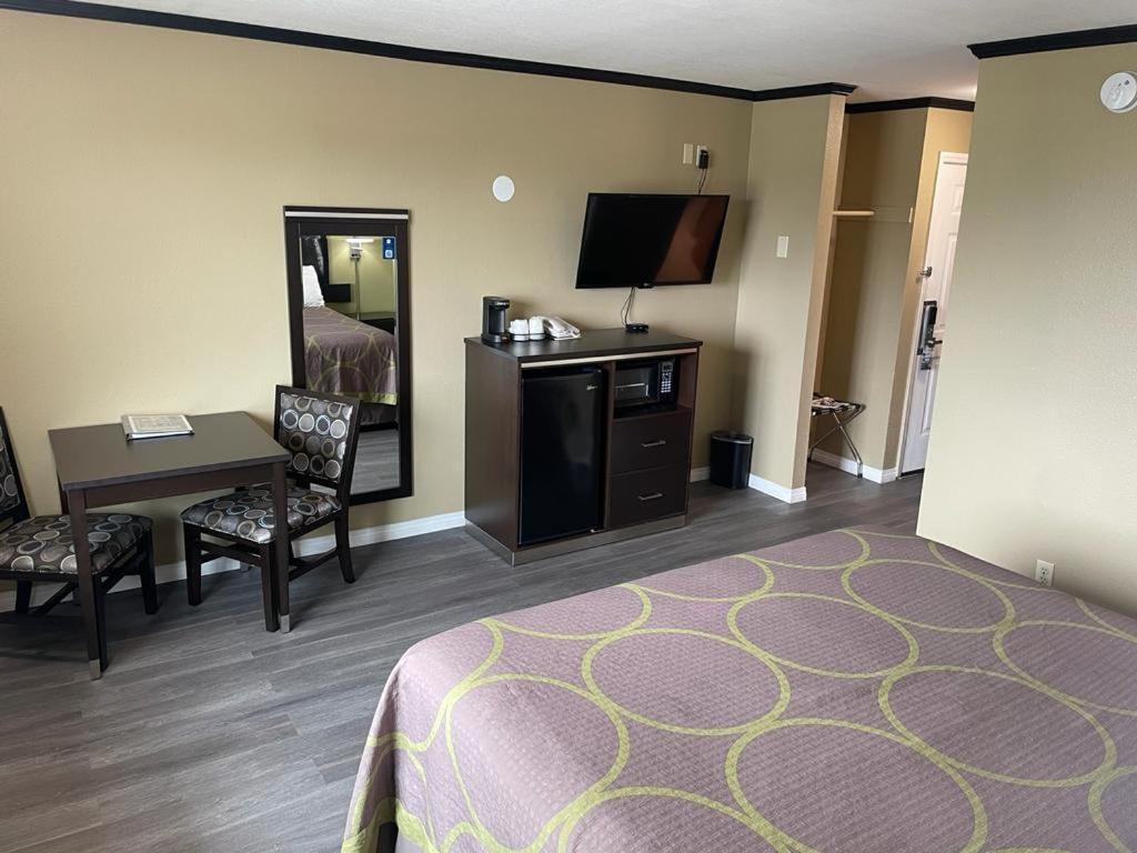 Super 8 By Wyndham Crescent City Extérieur photo