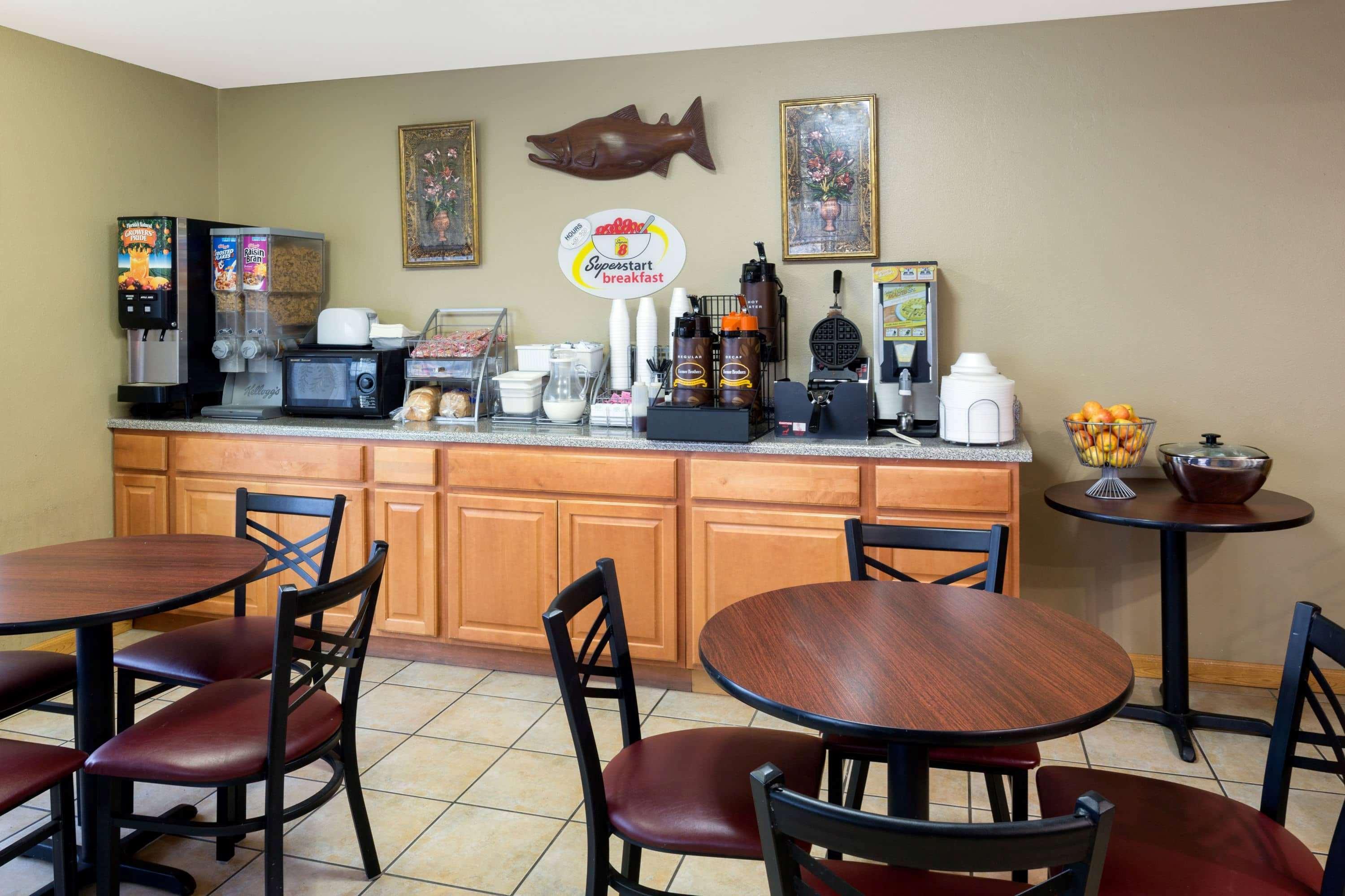 Super 8 By Wyndham Crescent City Extérieur photo