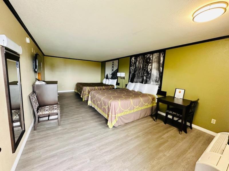 Super 8 By Wyndham Crescent City Extérieur photo