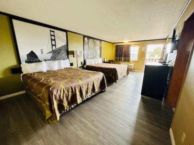 Super 8 By Wyndham Crescent City Extérieur photo