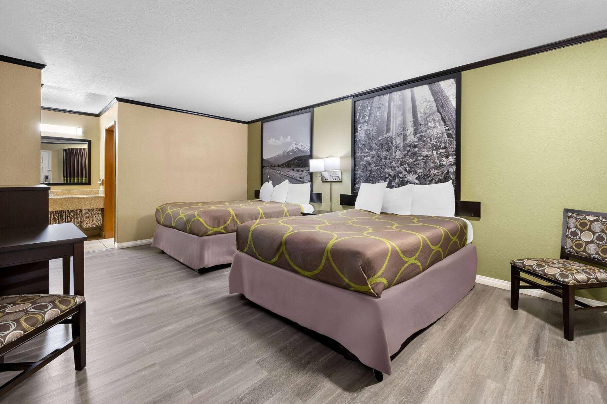 Super 8 By Wyndham Crescent City Extérieur photo