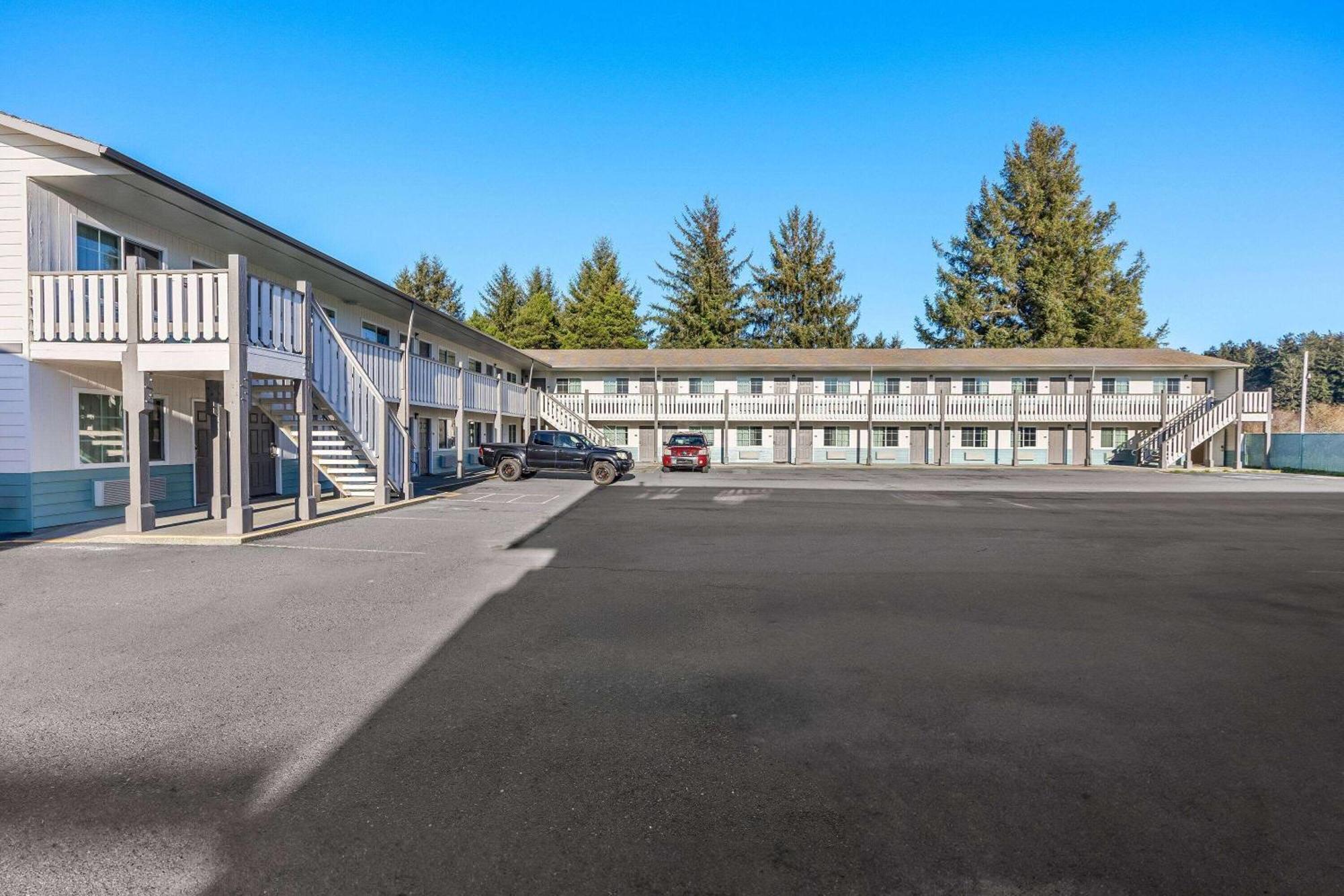 Super 8 By Wyndham Crescent City Extérieur photo