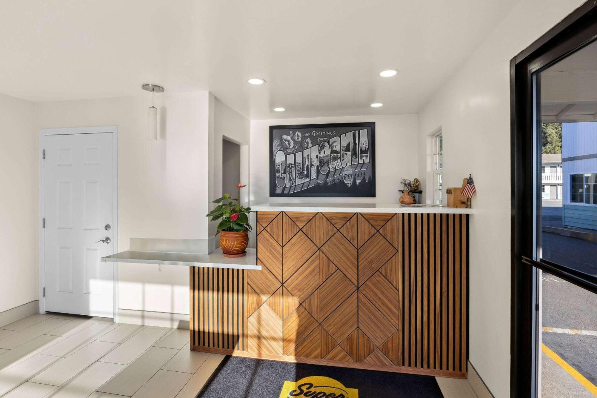 Super 8 By Wyndham Crescent City Extérieur photo