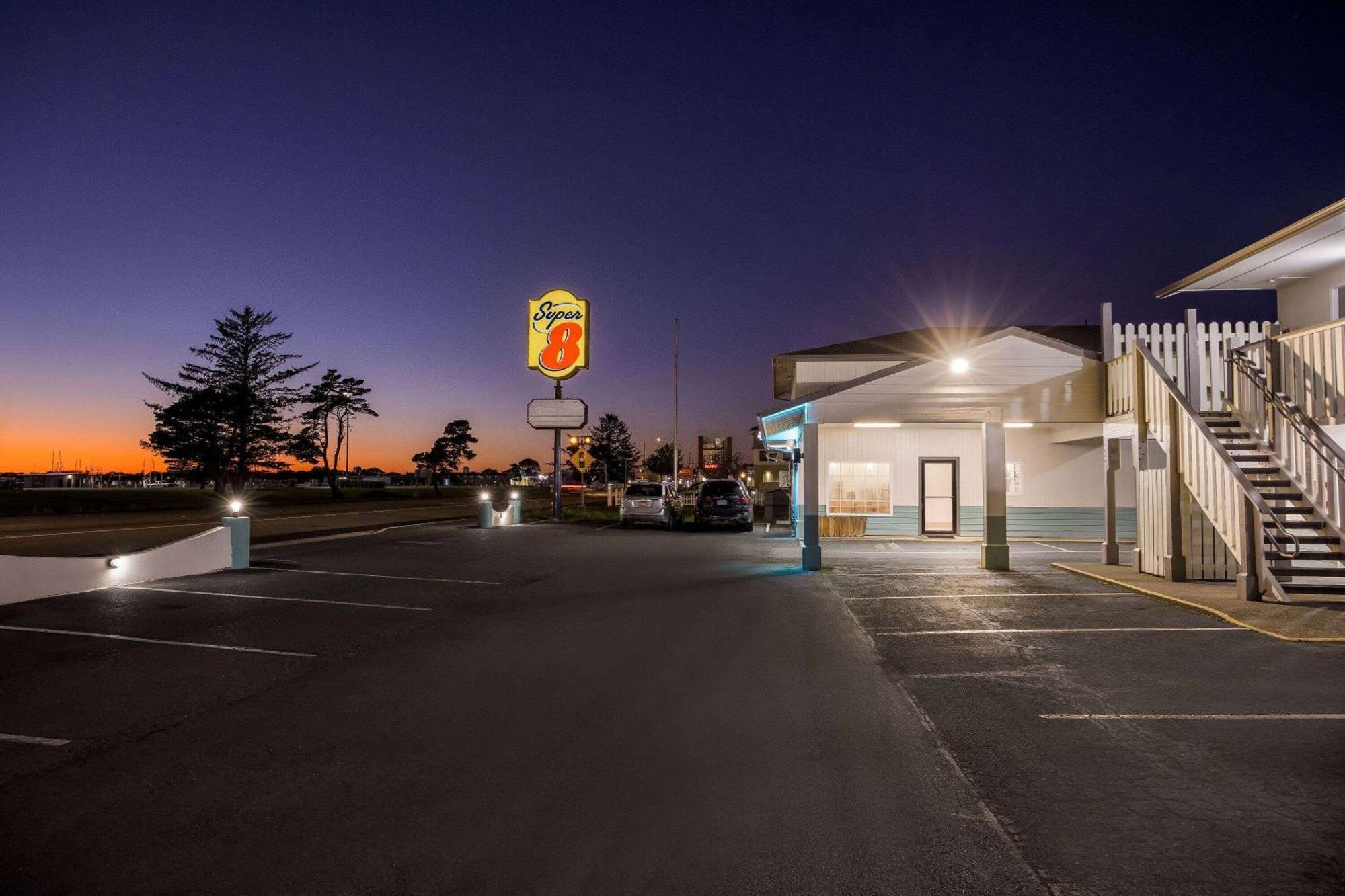 Super 8 By Wyndham Crescent City Extérieur photo