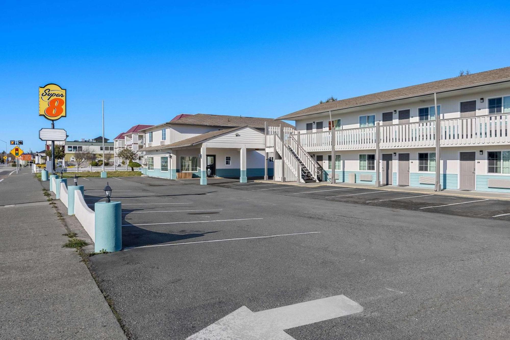 Super 8 By Wyndham Crescent City Extérieur photo