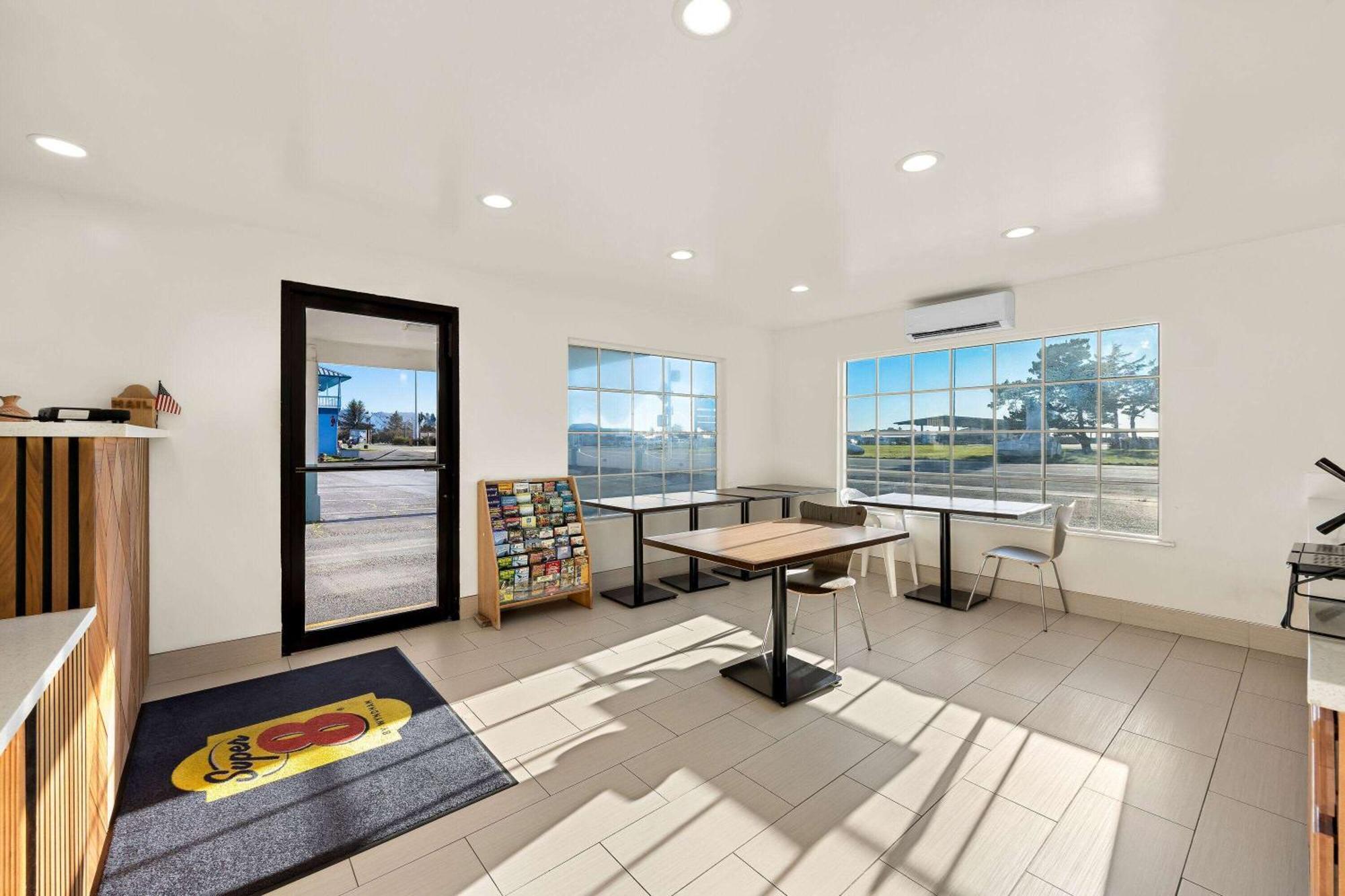 Super 8 By Wyndham Crescent City Extérieur photo