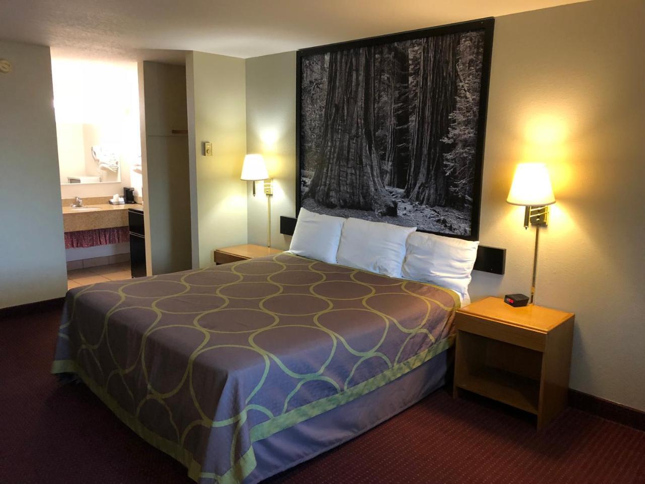 Super 8 By Wyndham Crescent City Extérieur photo